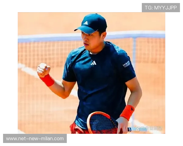 网球男单侧旋发球让对手完全判断错误