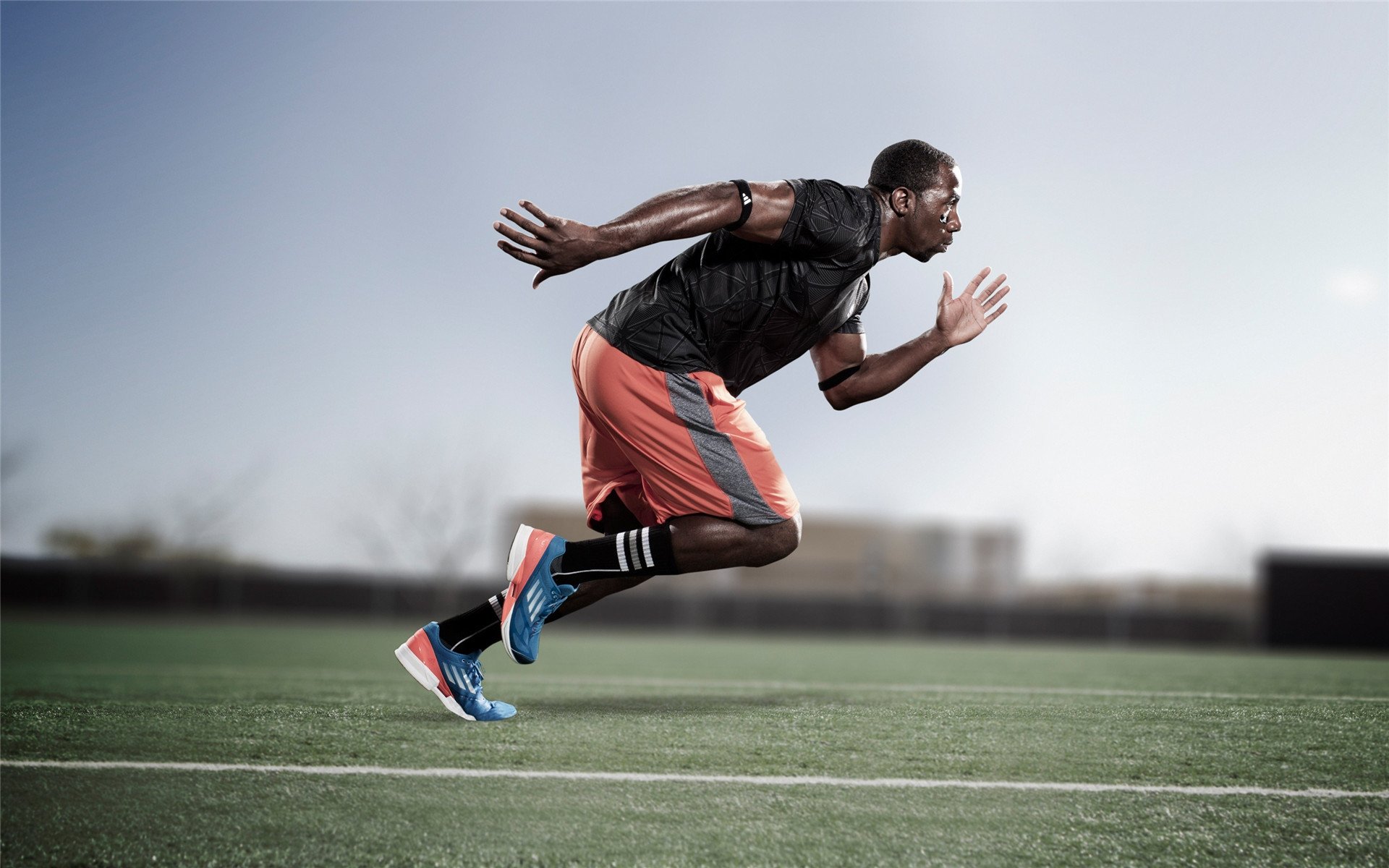 战队选手训练分工明确操作细节追求极致，战队玩法